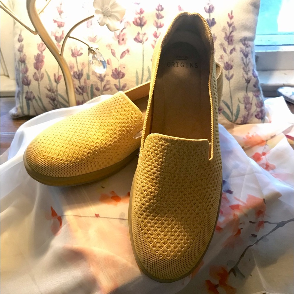 *HOST PICK*Earth Origins Yellow 9Wide Slip-on Shoe NEW!